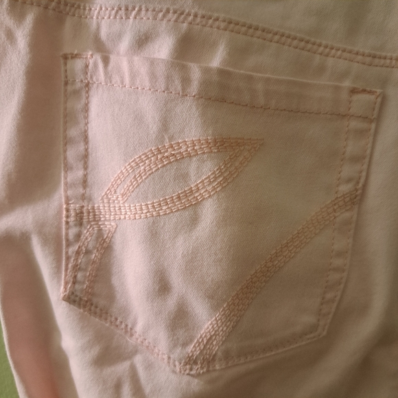 Gloria Vanderbilt Women's Capris - Picture 12 of 16